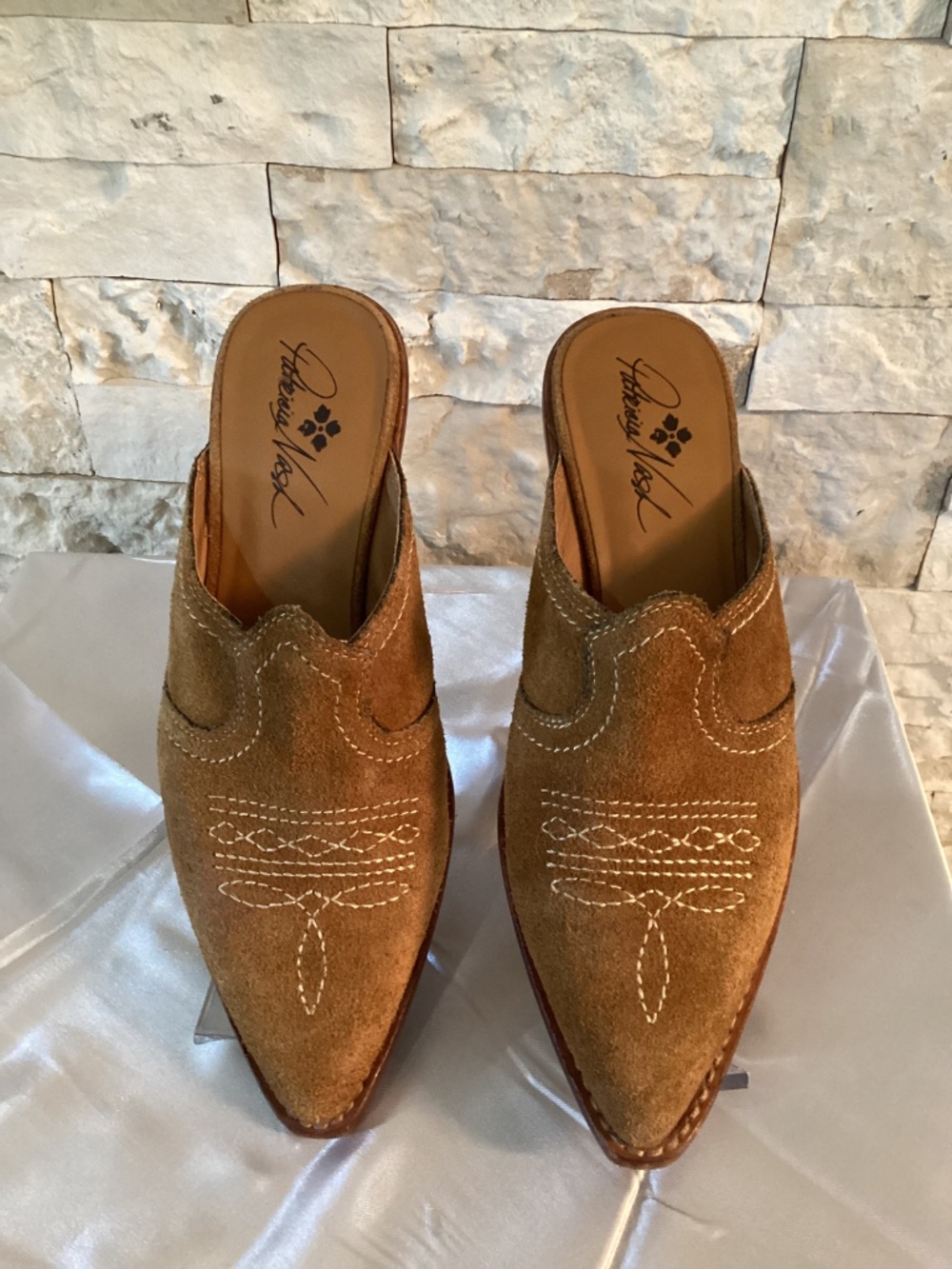 Patricia Nash Battista Suede Mules - Picture 2 of 13